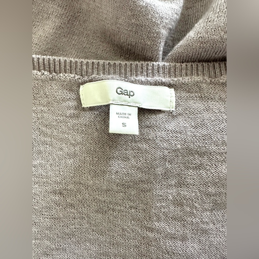 GAP Lavender V-Neck Sweater – Size Small, Cotton/Wool Blend - Picture 3 of 4